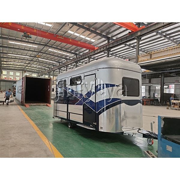 黑龙江牧民游牧车